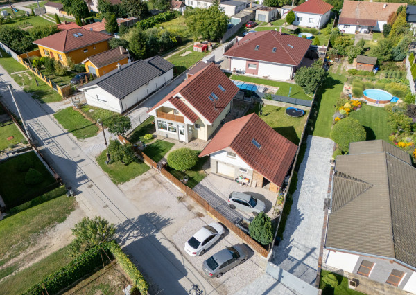 Na predaj rodinný dom s garážou v tichej časti Serede