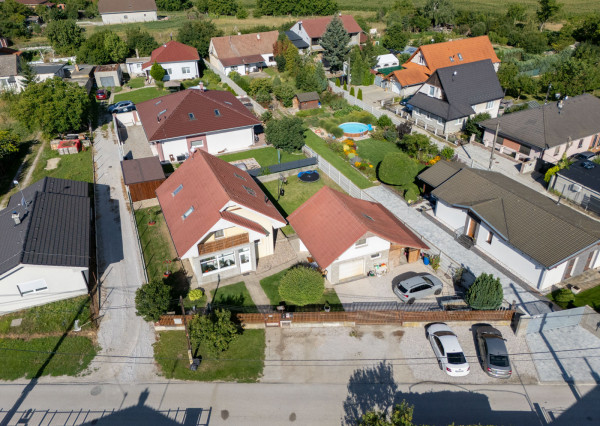 Na predaj rodinný dom s garážou v tichej časti Serede