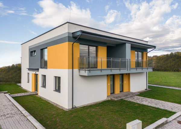 Na predaj 3-izbový byt v obci Marhaň