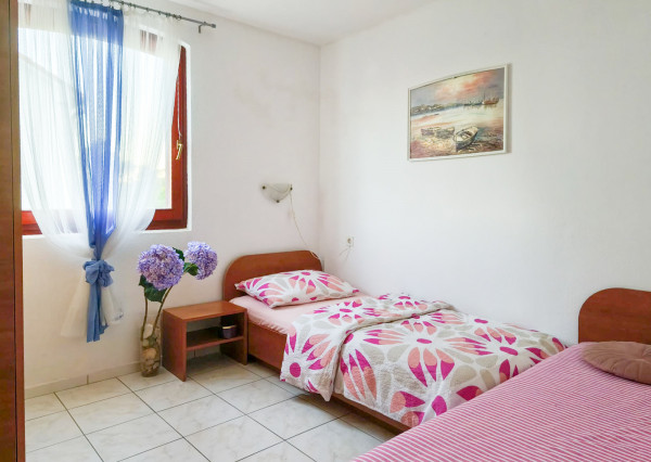 Na predaj 3-izbový apartmán na ostrove Vir v Chorvátsku