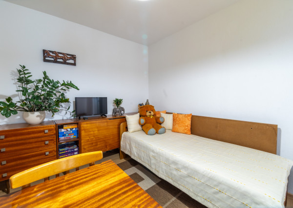 REZERVOVANÉ: Na predaj priestranný dom s veľkým pozemkom v Pobedime