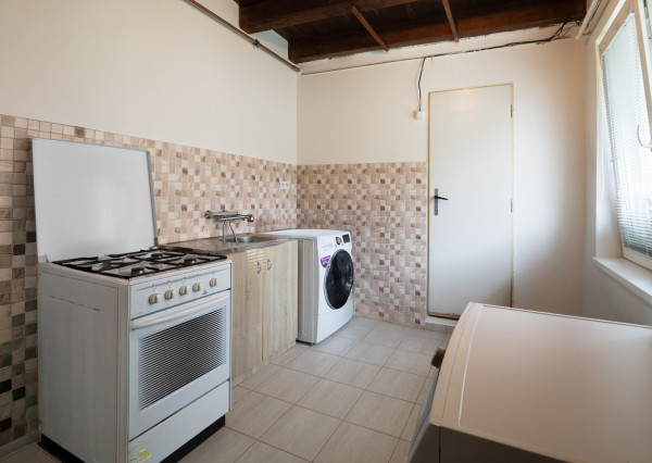 REZERVOVANÉ: Na predaj priestranný dom s veľkým pozemkom v Pobedime