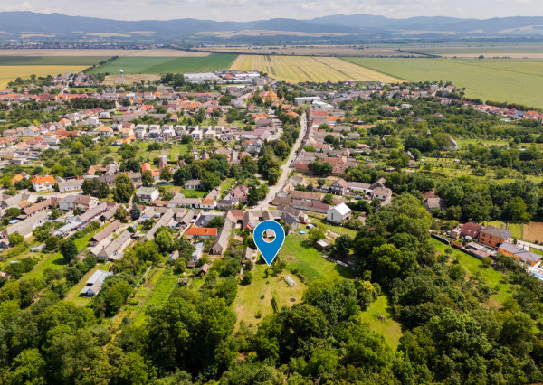 REZERVOVANÉ: Na predaj priestranný dom s veľkým pozemkom v Pobedime