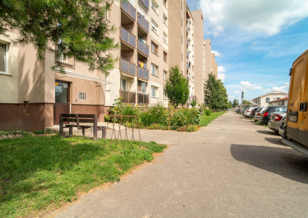 Na predaj atraktívny 2-izbový byt vo Vrábloch - Žitava