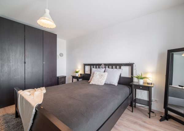 REZERVOVANÉ: Na predaj 2-izbový byt s balkónom a pivnicou v pokojnej časti obce Veľké Leváre