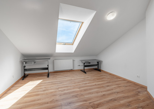 Na prenájom kompletne zariadený 4-izbový podkrovný byt v Ivanke pri Dunaji