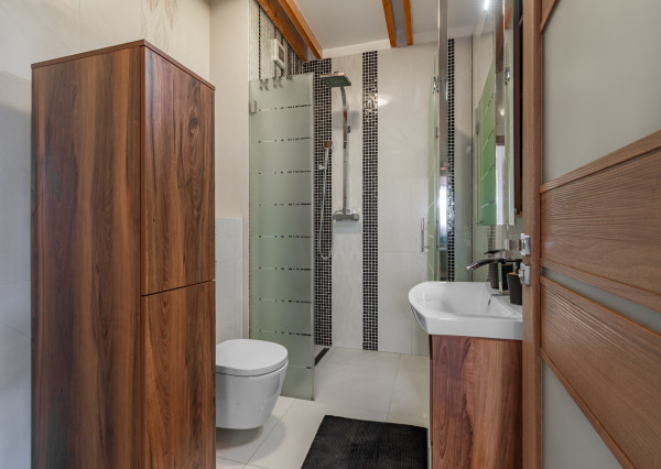 Na prenájom kompletne zariadený 4-izbový podkrovný byt v Ivanke pri Dunaji