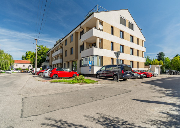 Na prenájom kompletne zariadený 4-izbový podkrovný byt v Ivanke pri Dunaji