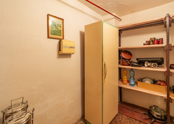 Na predaj priestranný 3-izbový rodinný dom s terasou v Šoporni