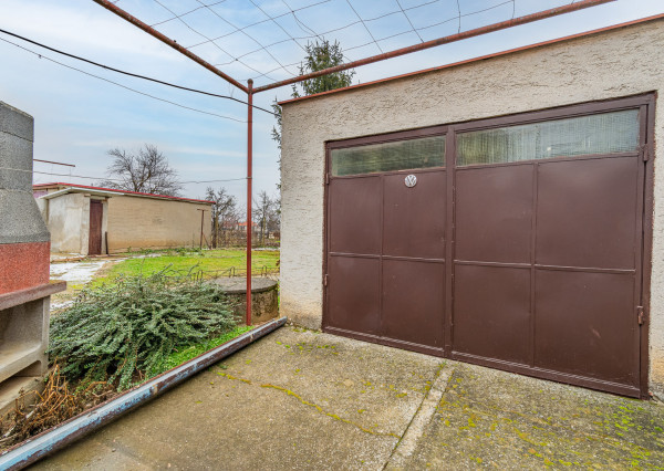 Na predaj priestranný 3-izbový rodinný dom s terasou v Šoporni