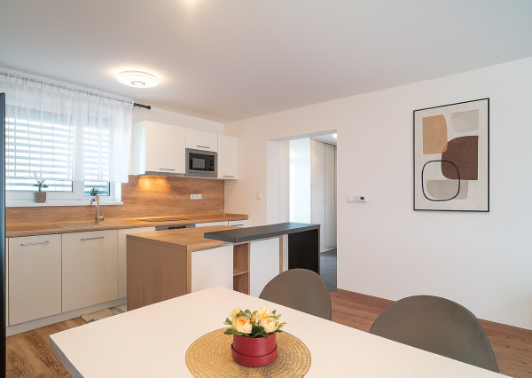 REZERVOVANÉ - Na predaj 5-izbový rodinný dom v Rovinke