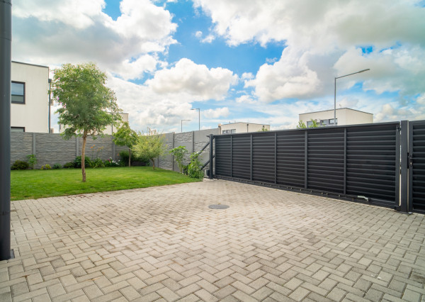 REZERVOVANÉ - Na predaj 5-izbový rodinný dom v Rovinke