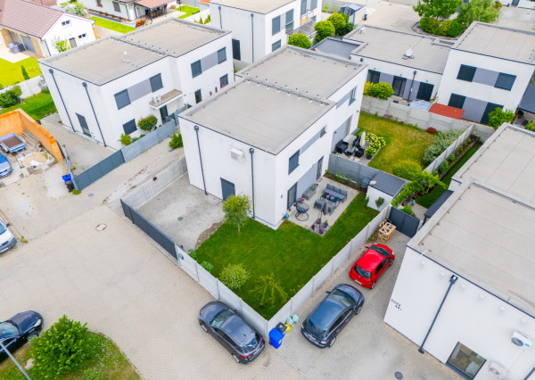 REZERVOVANÉ - Na predaj 5-izbový rodinný dom v Rovinke