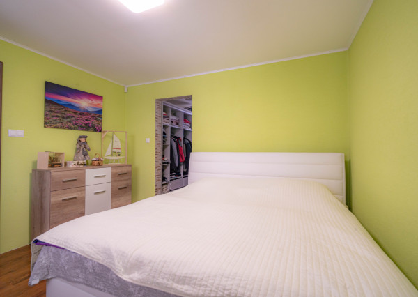 Na predaj 5-izbový rodinný dom v obci Dvorníky