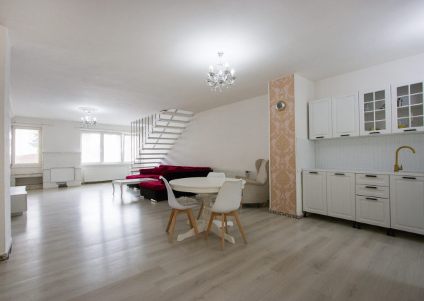 Na predaj dvojdom s rozľahlým pozemkom v centre obce Zlaté Klasy