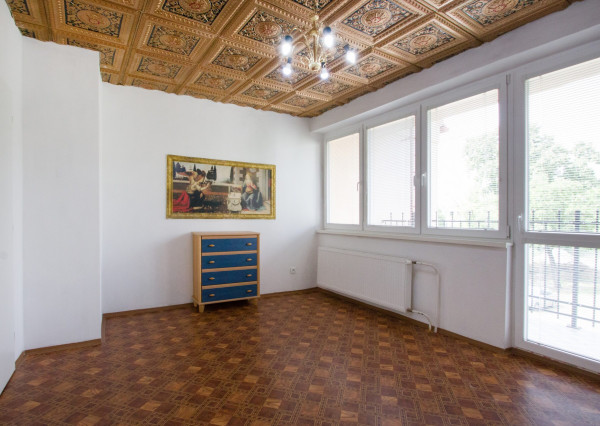 Na predaj dvojdom s rozľahlým pozemkom v centre obce Zlaté Klasy