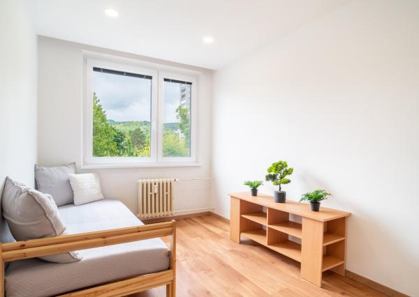 Na predaj priestranný 3-izbový byt s veľkou loggiou v Rači