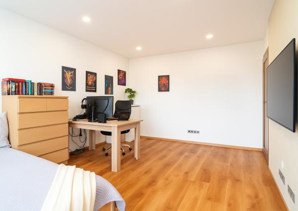 Na predaj priestranný 3-izbový byt s veľkou loggiou v Rači