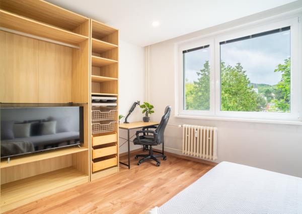 Na predaj priestranný 3-izbový byt s veľkou loggiou v Rači