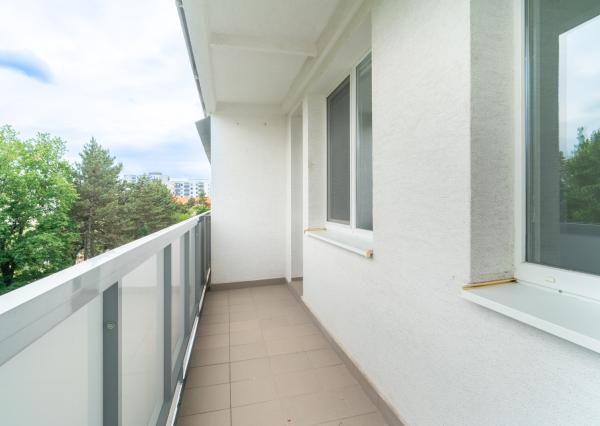 Na predaj priestranný 3-izbový byt s veľkou loggiou v Rači