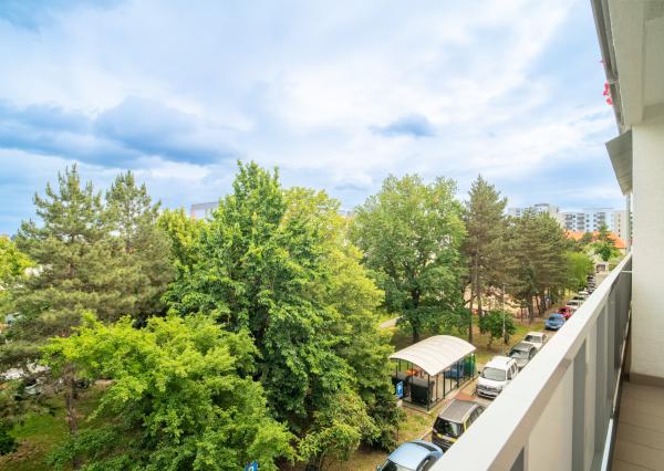 Na predaj priestranný 3-izbový byt s veľkou loggiou v Rači