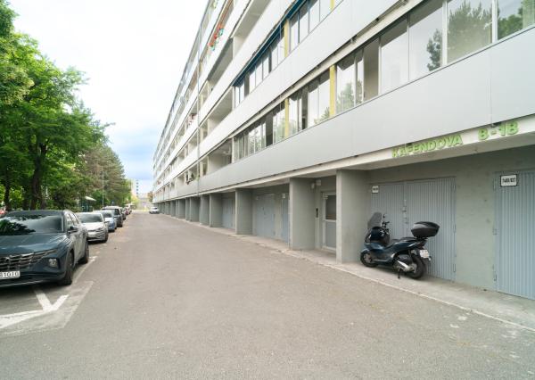 Na predaj priestranný 3-izbový byt s veľkou loggiou v Rači