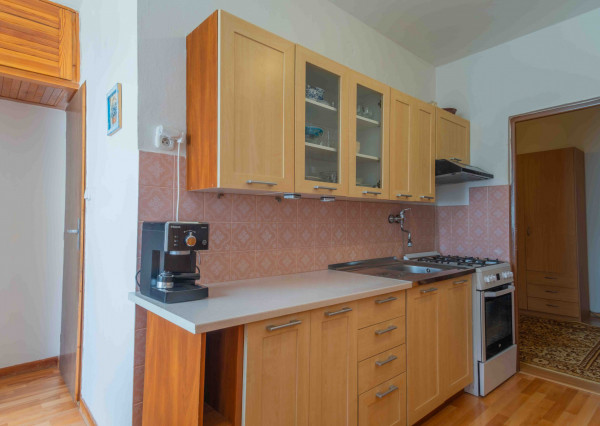 REZERVOVANÝ: Na predaj priestranný 2-izbový byt v Starej Ľubovni