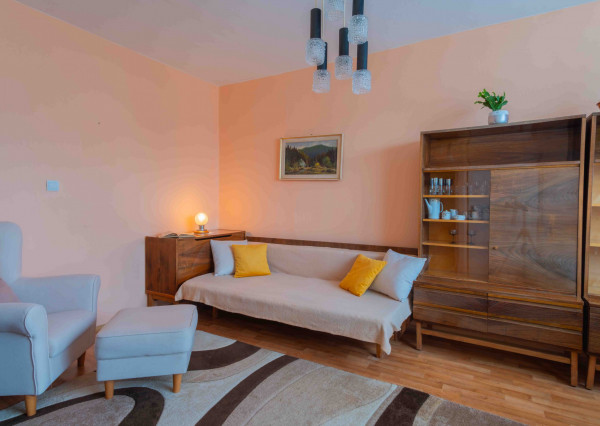 REZERVOVANÝ: Na predaj priestranný 2-izbový byt v Starej Ľubovni