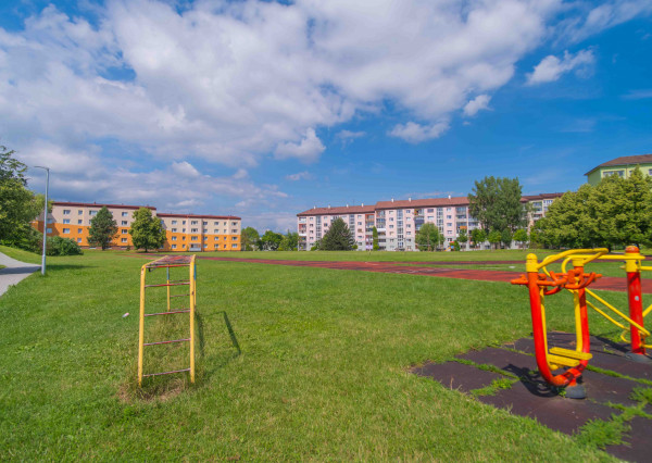 REZERVOVANÝ: Na predaj priestranný 2-izbový byt v Starej Ľubovni