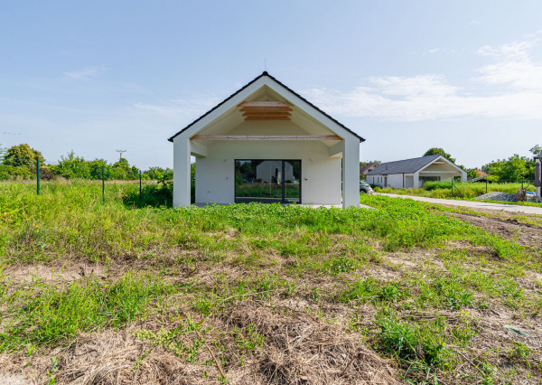 Na predaj moderný 4-izbový rodinný dom v Šoporni