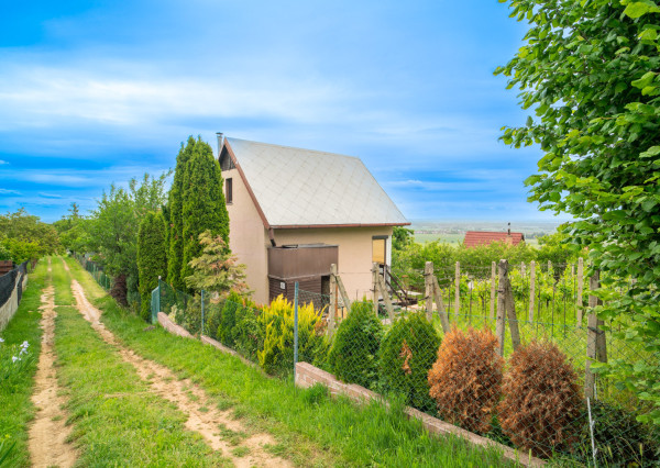 VÝRAZNÁ ZĽAVA: Na predaj záhradná chata s výhľadom na golfové ihrisko v Skalici