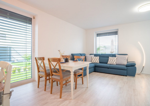 Na prenájom kompletne zariadený 4-izbový byt s benefitmi rodinného domu v Rovinke