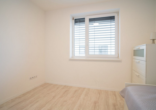 Na prenájom kompletne zariadený 4-izbový byt s benefitmi rodinného domu v Rovinke