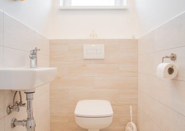 Na prenájom kompletne zariadený 4-izbový byt s benefitmi rodinného domu v Rovinke