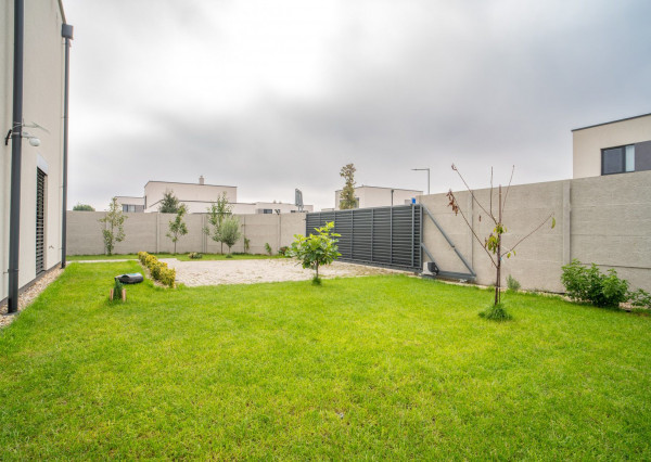 Na prenájom kompletne zariadený 4-izbový byt s benefitmi rodinného domu v Rovinke