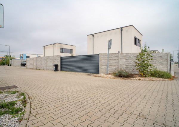 Na prenájom kompletne zariadený 4-izbový byt s benefitmi rodinného domu v Rovinke