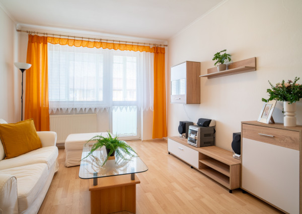 Na prenájom priestranný 3 izbový byt s balkónom v Malackách