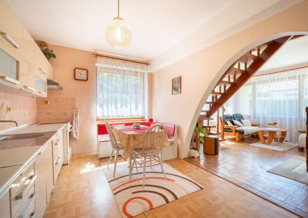 Na predaj 6-izbový rodinný dom v obci Podkriváň