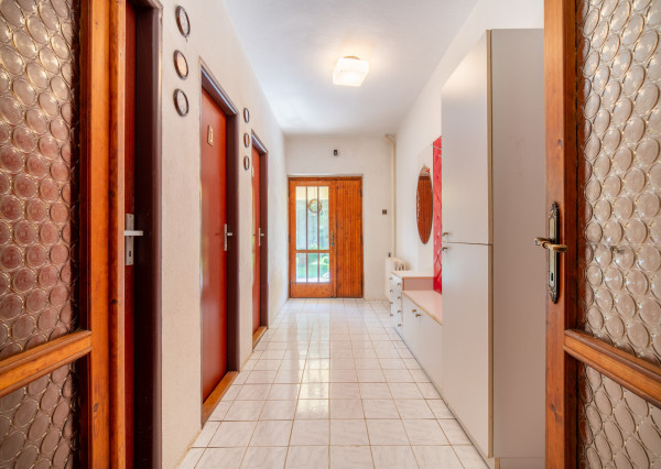 Na predaj 6-izbový rodinný dom v obci Podkriváň