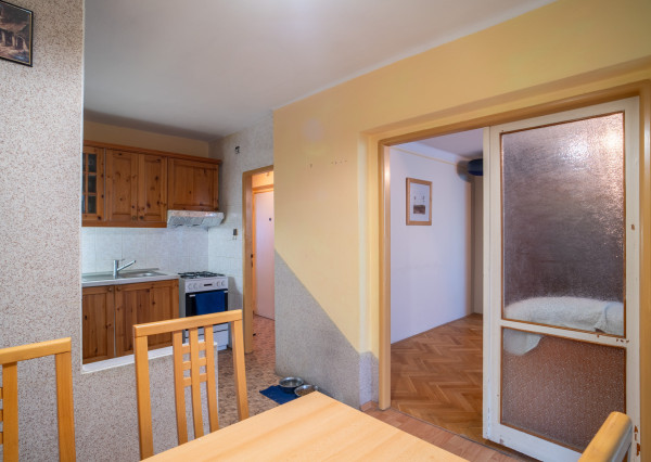 Na predaj priestranný 3-izbový byt s loggiou v centre Stupavy