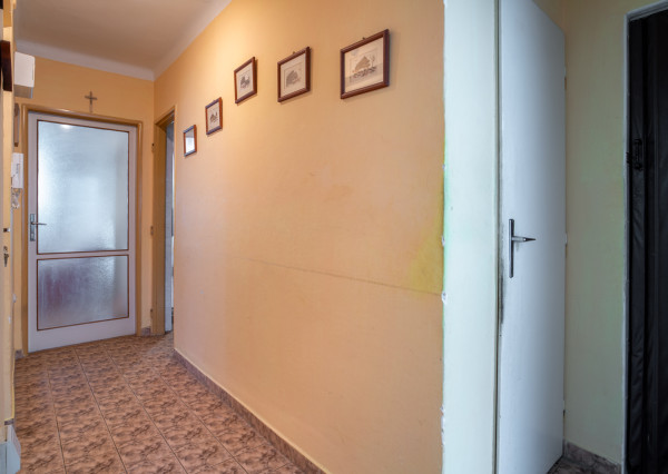 Na predaj priestranný 3-izbový byt s loggiou v centre Stupavy