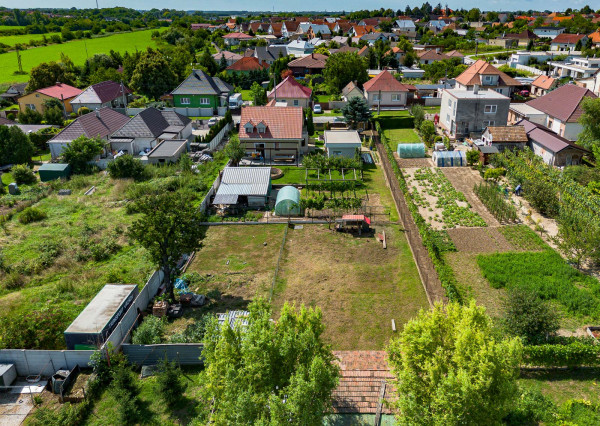 Na predaj pozemok pripravený na výstavbu v Pate