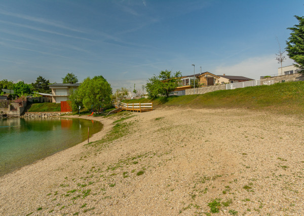 Na predaj 2-izbový byt v Senci pri jazerách s terasou