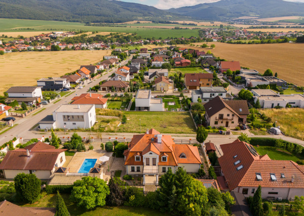 Na predaj nadštandardný rodinný dom s bazénom, Soblahov