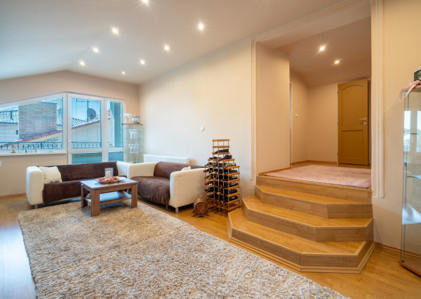 Na predaj rodinný dom s bazénom a saunou v Rohovciach