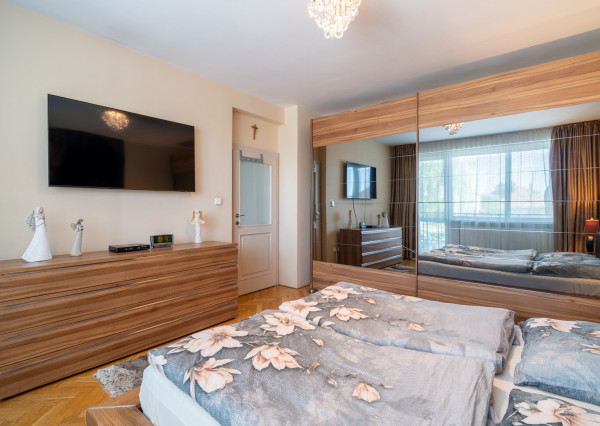 Na predaj rodinný dom s bazénom a saunou v Rohovciach