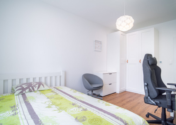 Na predaj priestranný 4-izbový rodinný dom s dvojgarážou v obci Báč