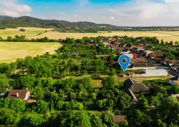 Na predaj slnečný stavebný pozemok v obci Nová Ves nad Váhom