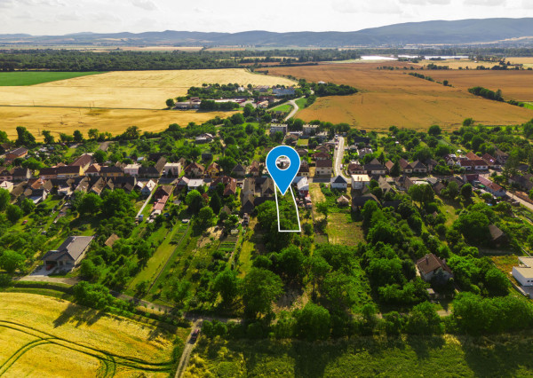 Na predaj slnečný stavebný pozemok v obci Nová Ves nad Váhom