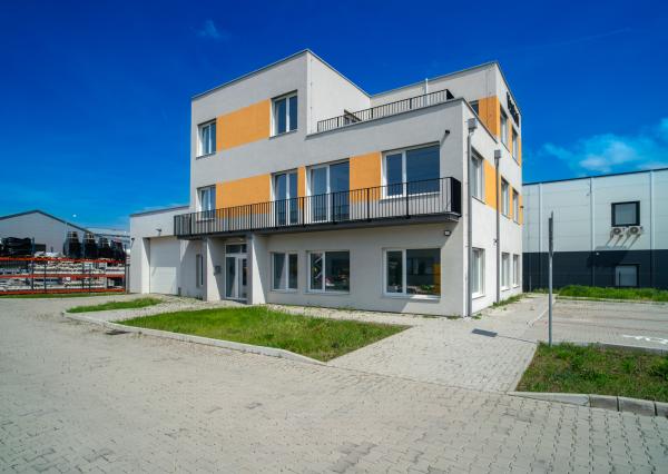 Na prenájom jedno podlažie polyfunkcie na Zavarskej ulici v Trnave